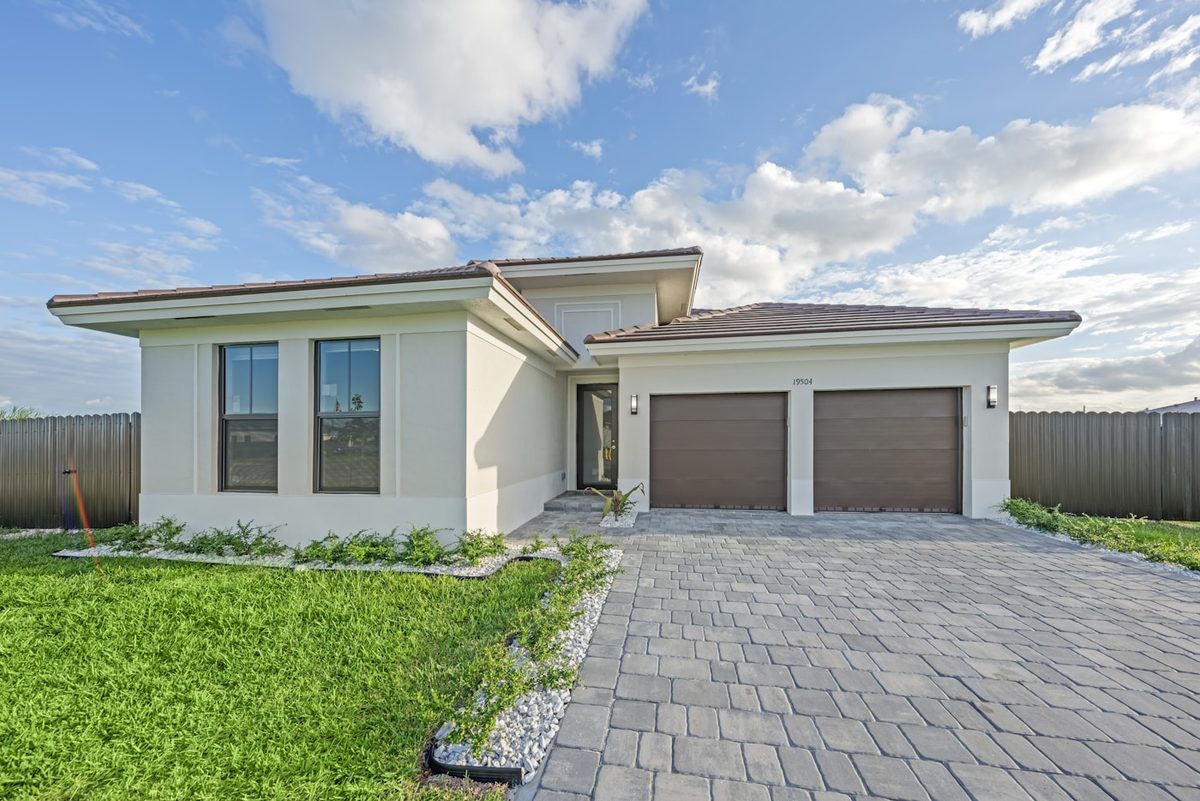 Residential paver driveway installation Palm Beach County